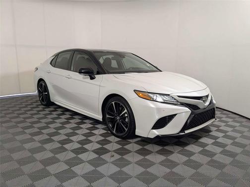 Wind Chill Pearl w/Midnight Black Metallic Roof 2019 Toyota Camry XSE