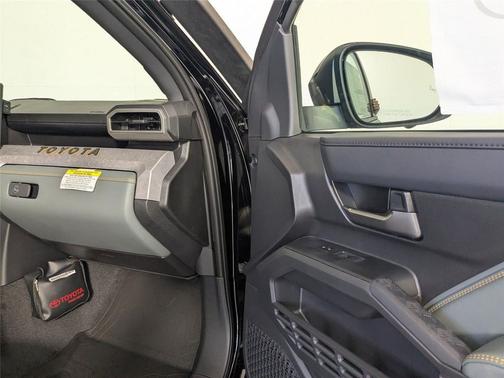 2025 Toyota Tacoma Hybrid Trailhunter HV