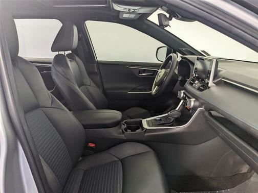 2020 Toyota RAV4 Hybrid SE