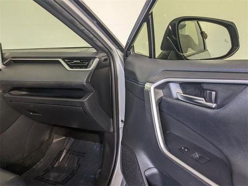 2020 Toyota RAV4 Hybrid SE
