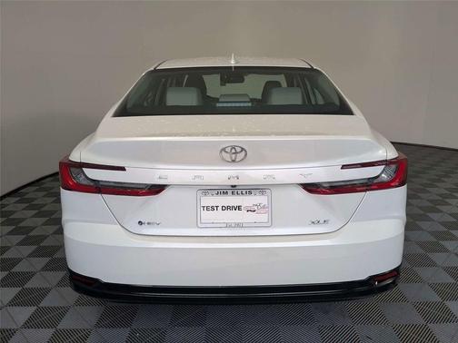 Wind Chill Pearl 2026 Toyota Camry XLE