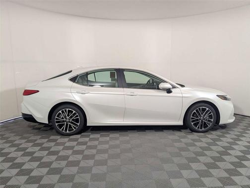 Wind Chill Pearl 2026 Toyota Camry XLE