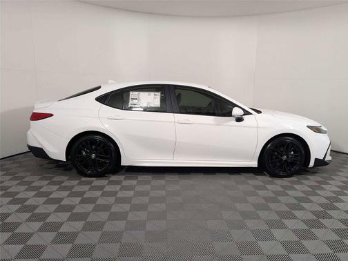 Ice Cap 2026 Toyota Camry SE