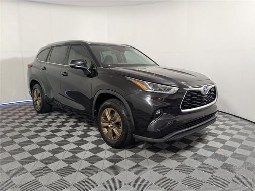2023 Toyota Highlander Hybrid XLE