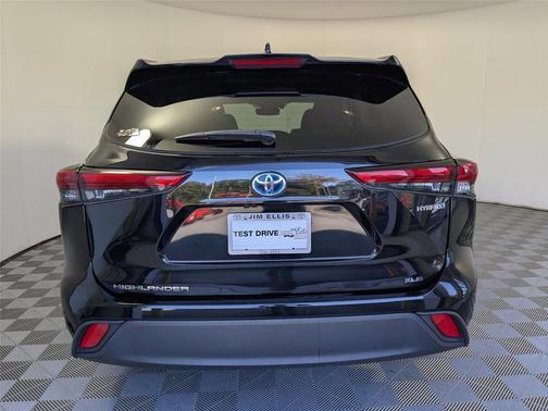 2023 Toyota Highlander Hybrid XLE