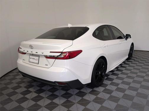 Ice Cap 2025 Toyota Camry SE