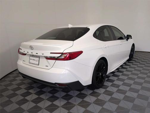 Ice Cap 2025 Toyota Camry SE