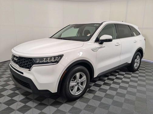 Glacial White Pearl 2023 Kia Sorento LX