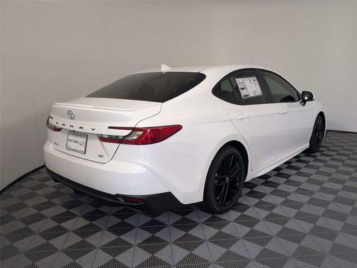 Ice Cap 2026 Toyota Camry SE
