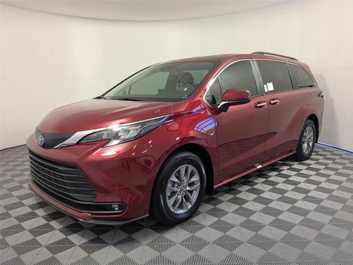 2025 Toyota Sienna XLE 7 Passenger