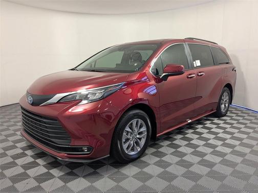 2025 Toyota Sienna XLE 7 Passenger