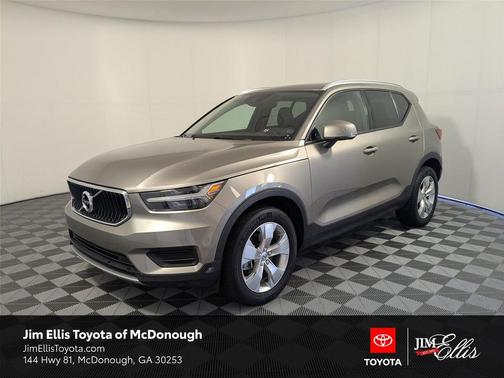 Pebble Grey Metallic 2022 Volvo XC40 T5 Momentum