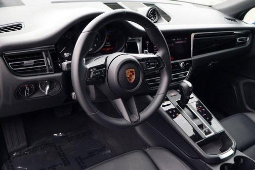 2025 Porsche Macan AWD
