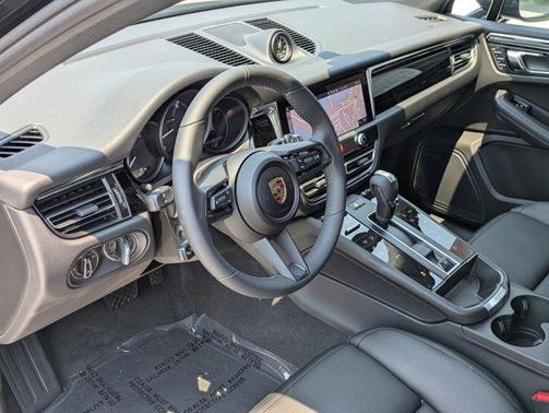 2025 Porsche Macan AWD
