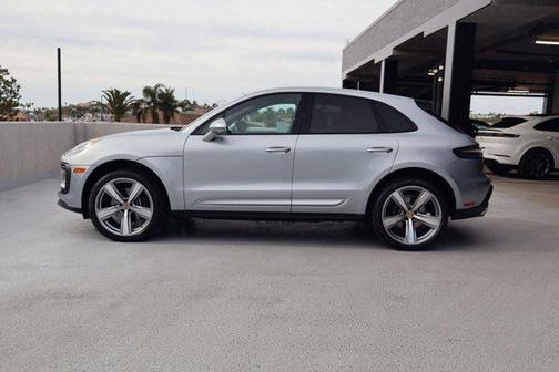 2025 Porsche Macan AWD