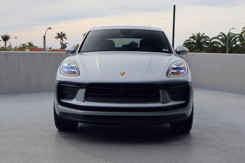 2025 Porsche Macan AWD