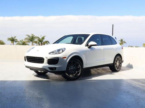 White 2017 Porsche Cayenne Cayenne S E-Hybrid