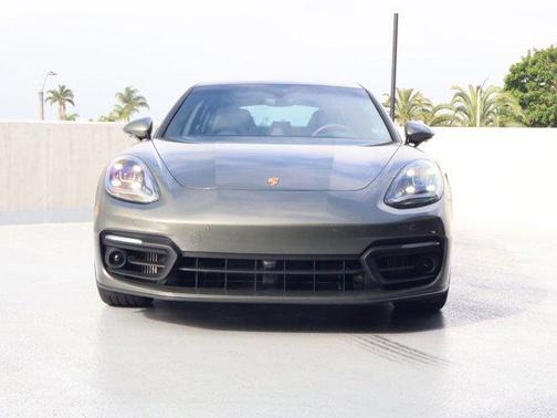 2023 Porsche Panamera Platinum Edition
