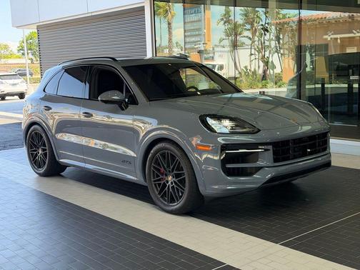 Arctic Grey 2025 Porsche Cayenne GTS