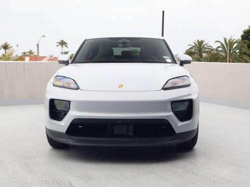 Ice Grey Metallic 2026 Porsche Macan Macan Electric
