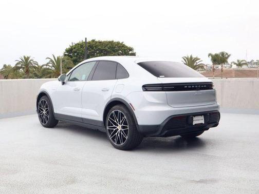 Ice Grey Metallic 2026 Porsche Macan Macan Electric
