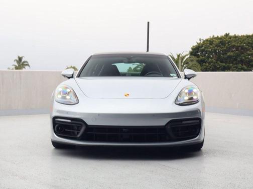 Dolomite Silver Metallic 2023 Porsche Panamera RWD