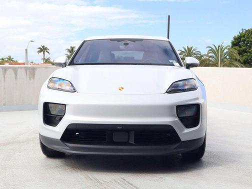 Ice Grey Metallic 2026 Porsche Macan Macan Electric