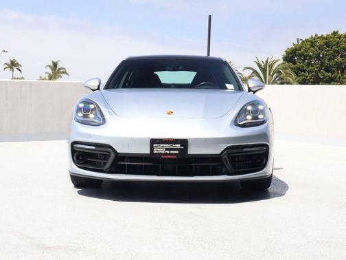 Dolomite Silver Metallic 2023 Porsche Panamera 4