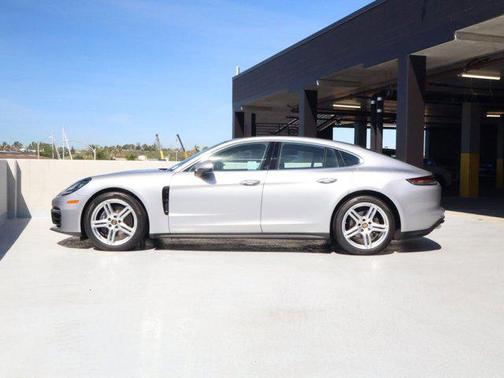 2023 Porsche Panamera 4