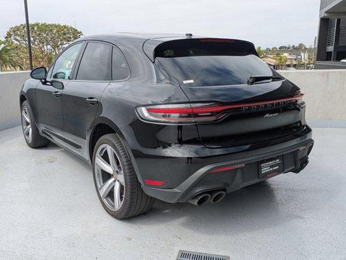 2025 Porsche Macan AWD