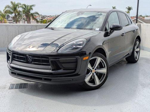 2025 Porsche Macan AWD