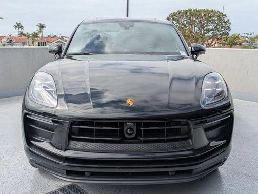 2025 Porsche Macan AWD