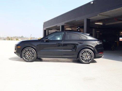 Chromite Black Metallic 2026 Porsche Cayenne Cayenne