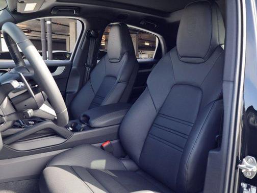 Chromite Black Metallic 2026 Porsche Cayenne Cayenne