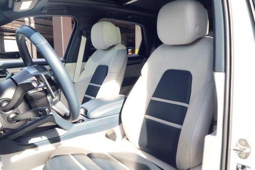 2023 Porsche Cayenne Platinum Edition