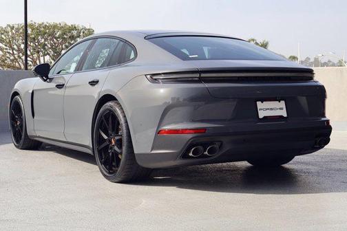 2026 Porsche Panamera RWD