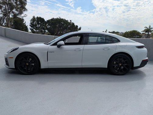 2025 Porsche Panamera 4