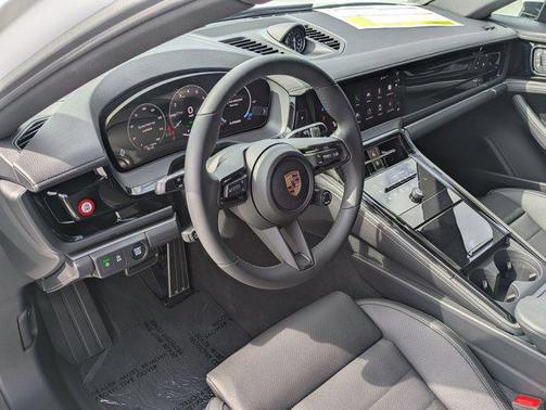 2025 Porsche Panamera 4