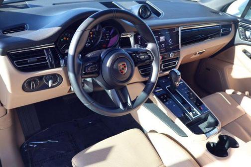 2025 Porsche Macan AWD
