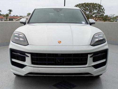 2025 Porsche Cayenne GTS