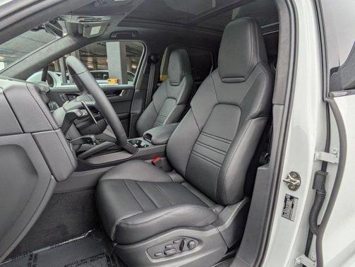 2025 Porsche Cayenne GTS