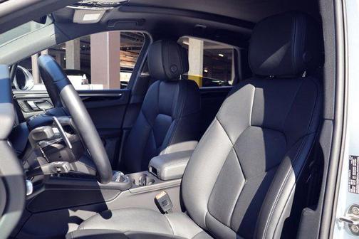 2025 Porsche Macan AWD