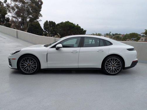 2025 Porsche Panamera RWD