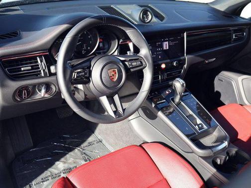 2025 Porsche Macan AWD