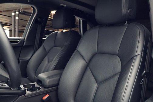 2022 Porsche Macan AWD