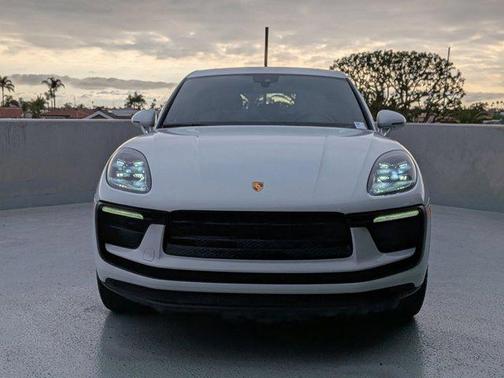 2022 Porsche Macan AWD