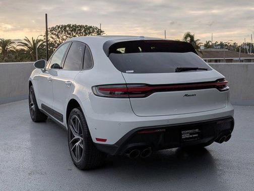 2022 Porsche Macan AWD