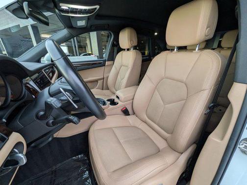 2022 Porsche Macan AWD