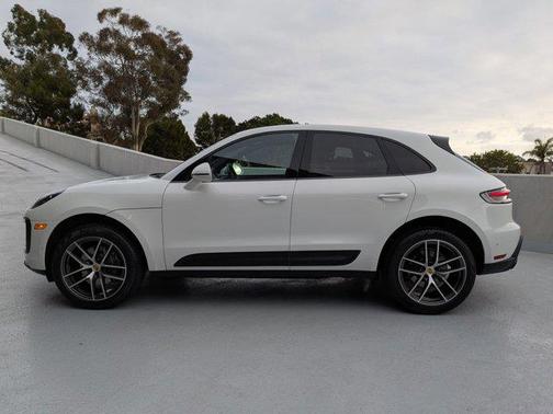 2022 Porsche Macan AWD