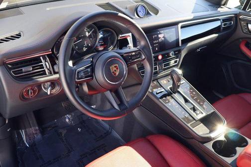 2025 Porsche Macan AWD